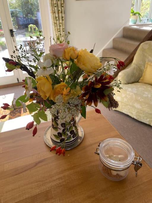 Cottage Barn Conversion On Working Farm Worcester Eksteriør billede