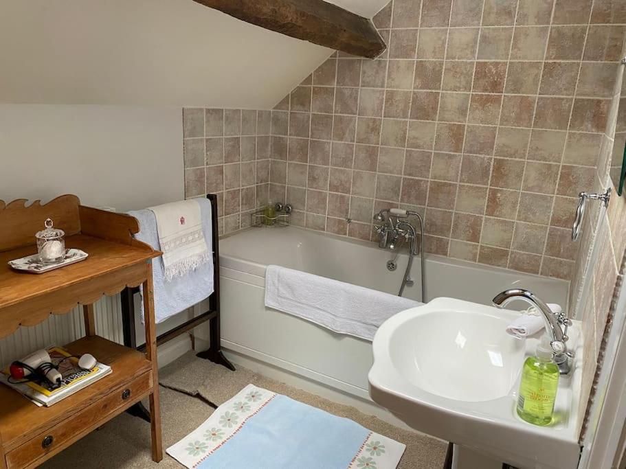 Cottage Barn Conversion On Working Farm Worcester Eksteriør billede