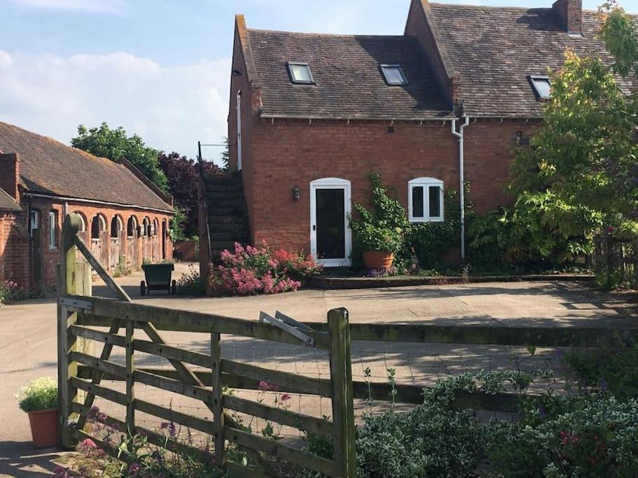 Cottage Barn Conversion On Working Farm Worcester Eksteriør billede